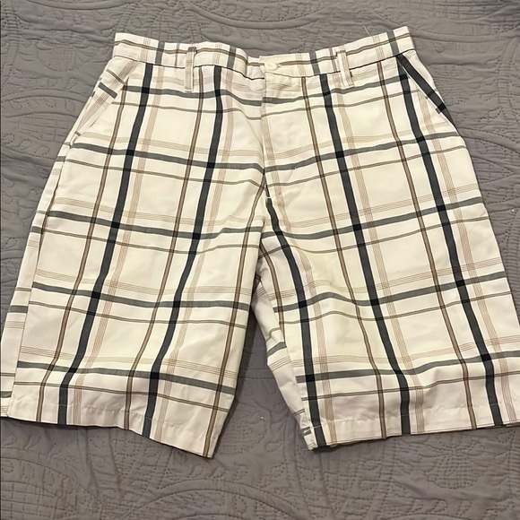 3 Pair Men’s Cream, White Plaid, and Tan Cargo Shorts Lot with Relaxed Fit - Picture 9 of 10